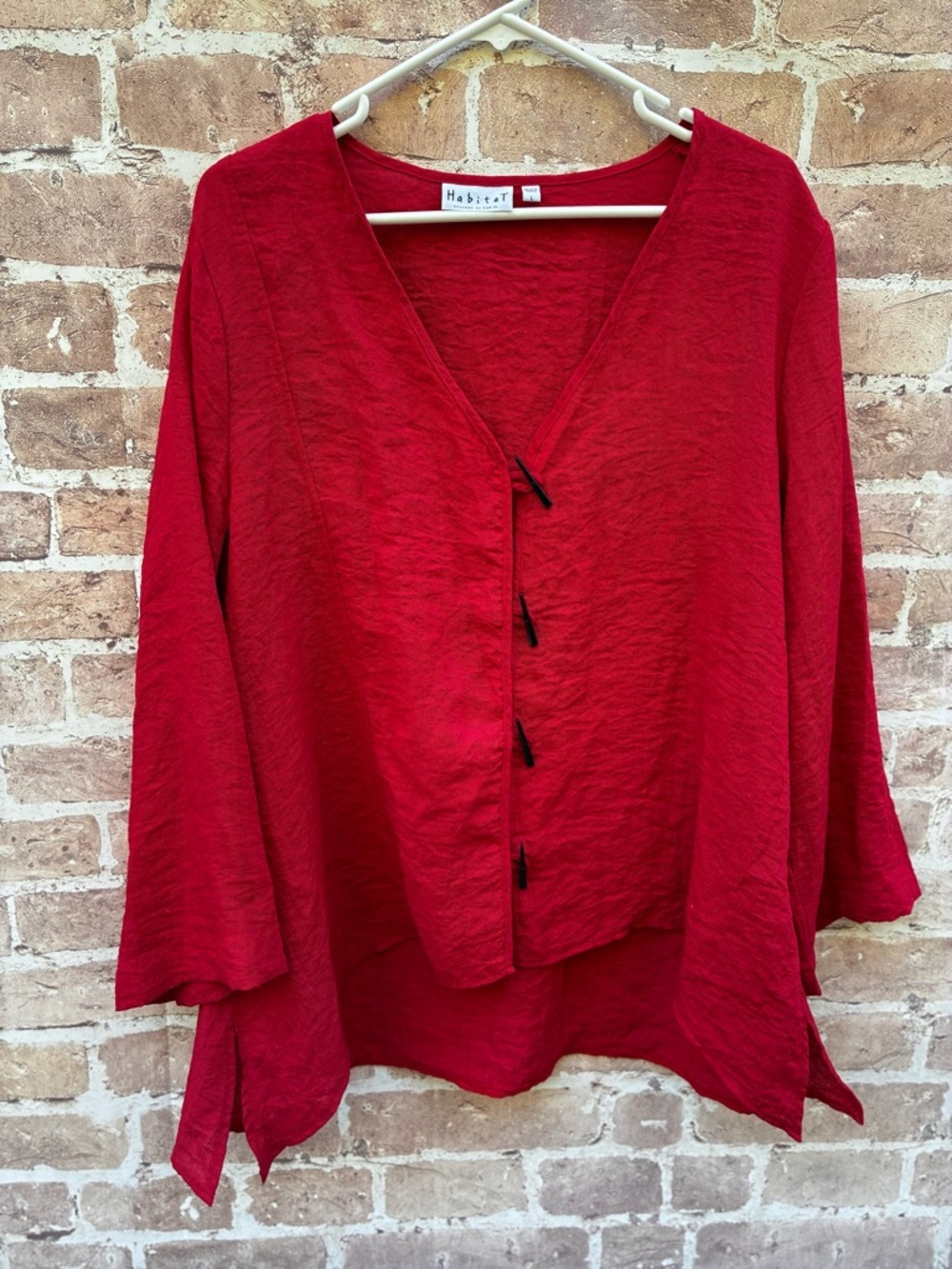Habitat size L Deep Red V-Neck Button-high low Front Tunic blouse